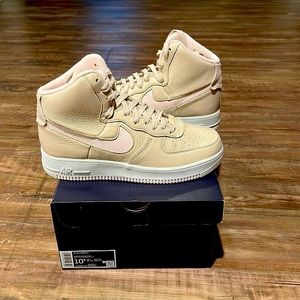 NEW Nike Air Force 1 - size 10.5 women- sanddrift / light soft pink